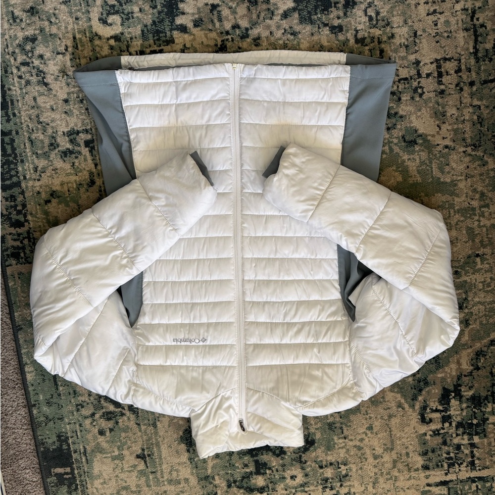 Columbia White and Gray Quilted Puffer Jacket